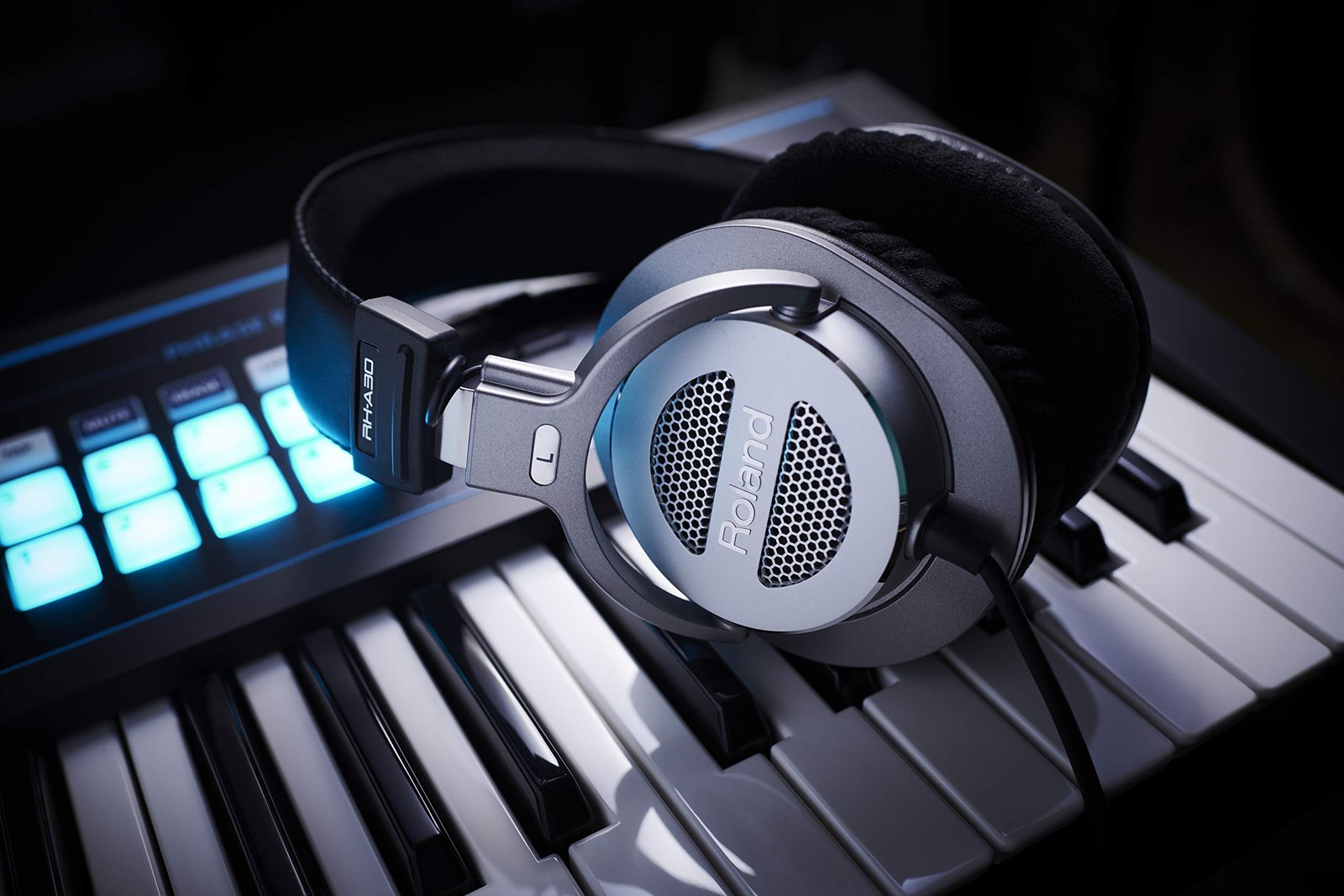 Roland Roland Monitor Headphone RH-A30 from Japan new