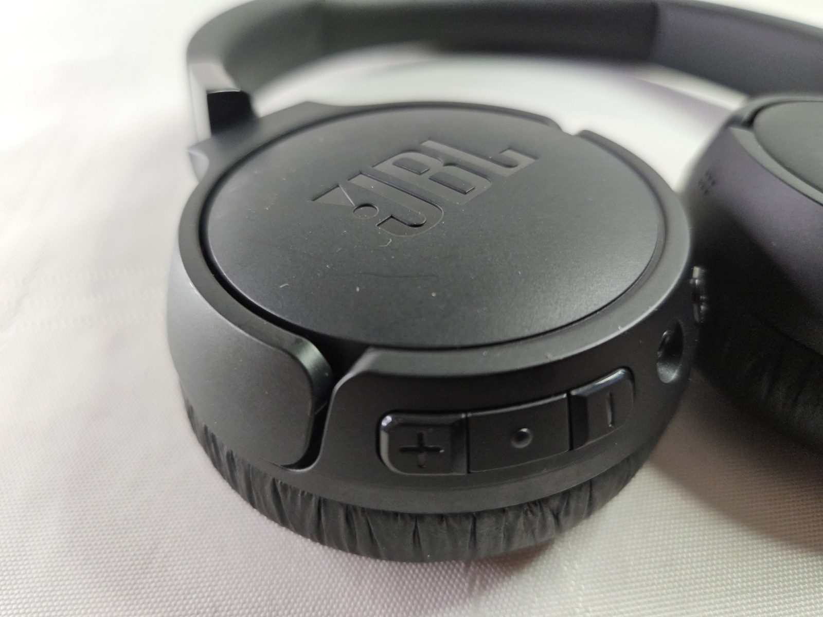 JBL Tune 670NC Wireless On-Ear Headphones with Adaptive Noise Cancelling – Black