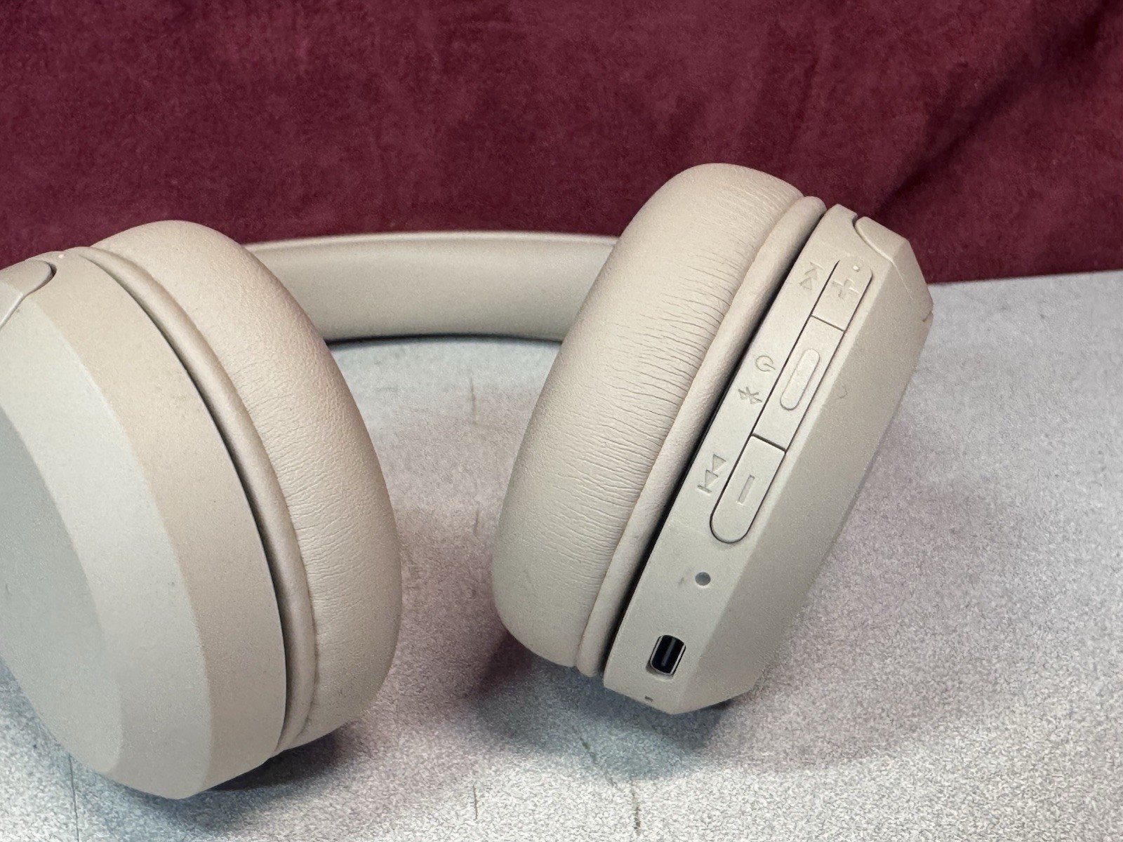 Sony Over Ear Wireless Bluetooth Headphones WHCH520 – BEIGE