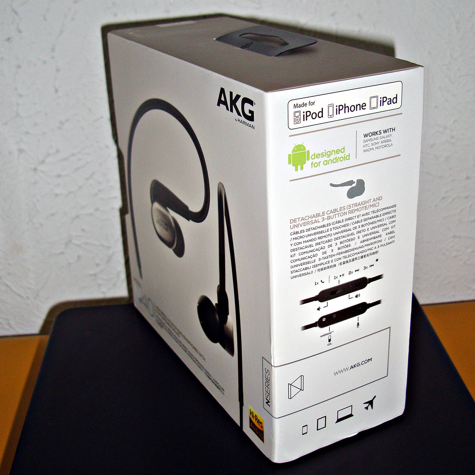 【NEW】AKG N40 IN-EAR HEADPHONES (BLACK AND SILVER)