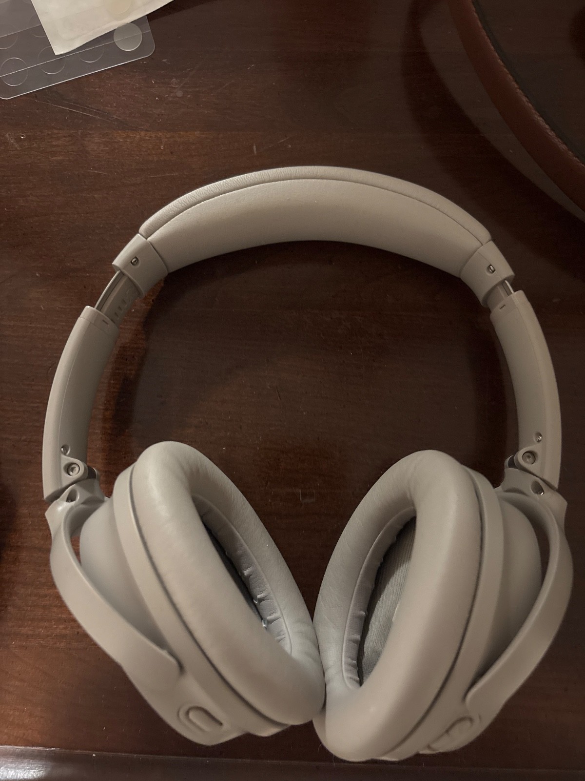 Bose QuietComfort Wireless Over-Ear Headphones – White Smoke