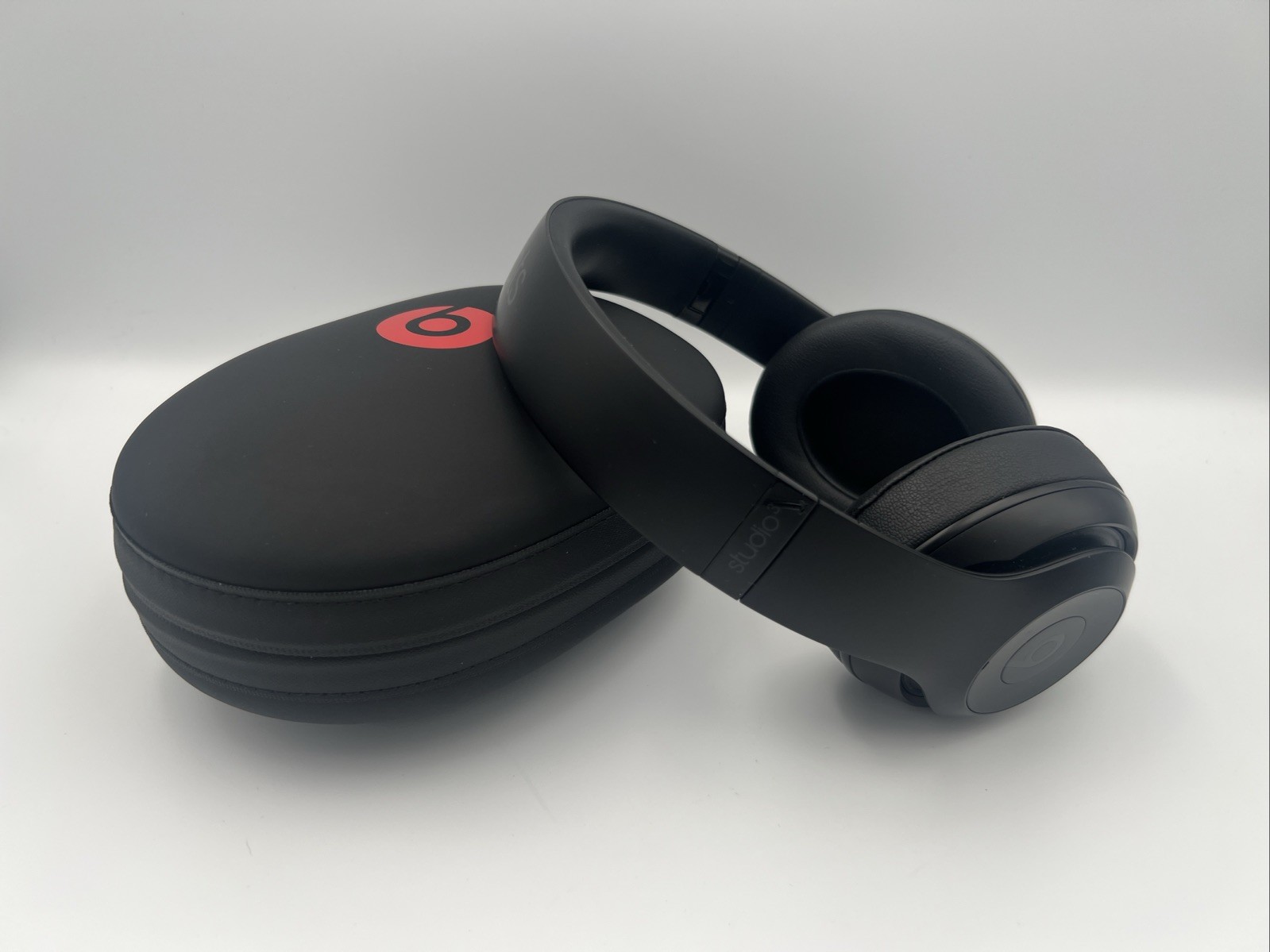 Beats Studio3 Wireless Noise Cancelling Headphones Black w/ Carrying Case