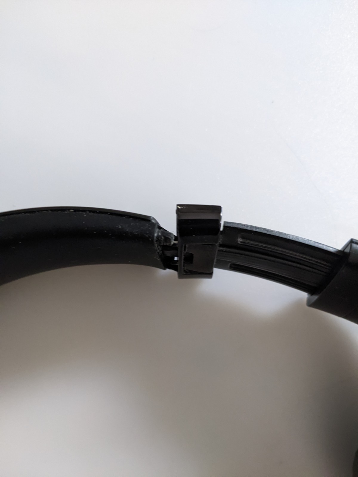 Beats Studio3 Over the Ear Wireless Headphones – Black. Please read description.