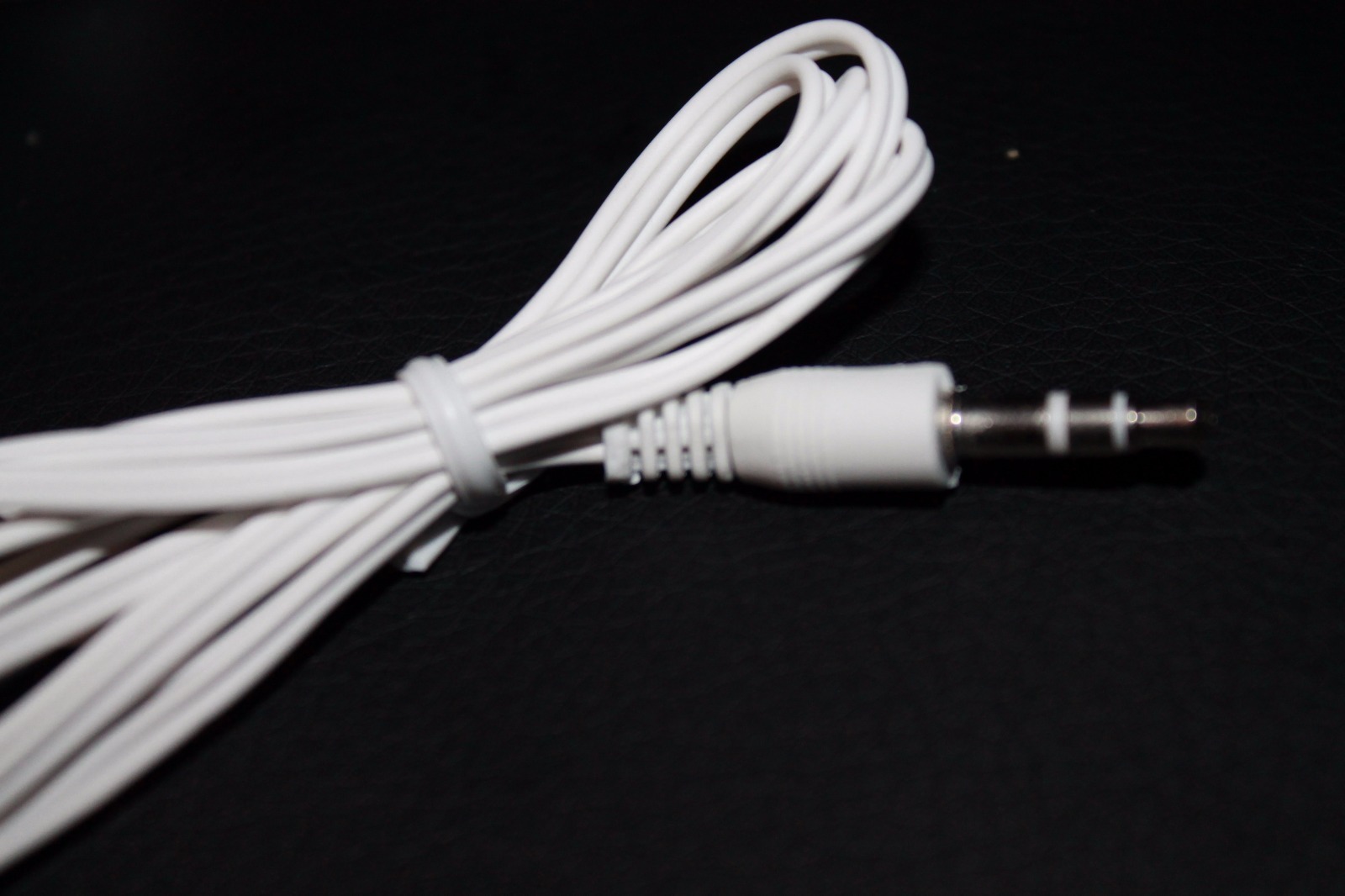 Pack of 3 – 3.5mm White In-Ear Earbuds / Earphones / Headphones