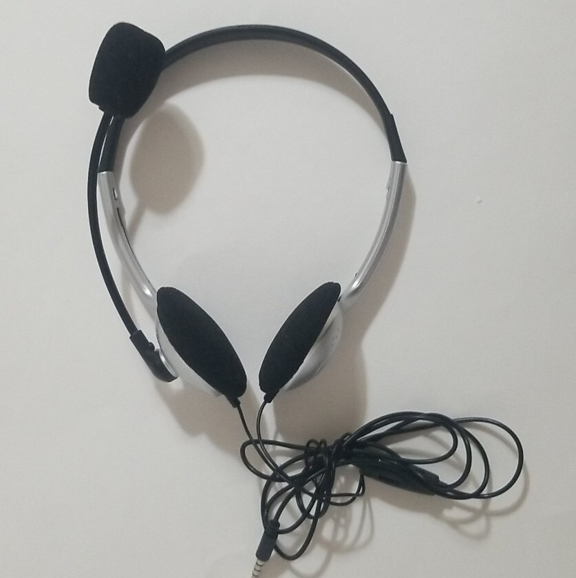 Over Ear Wired Headphones / Noise Reduction Mic Black and Silver volume control