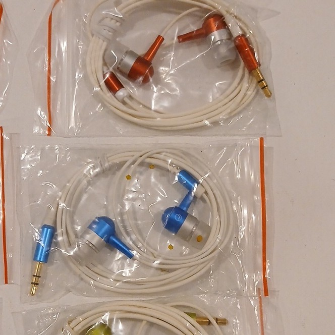 Lot of 8 Wired In-Ear Stereo Earbuds 3.5mm Jack Mixed Colors