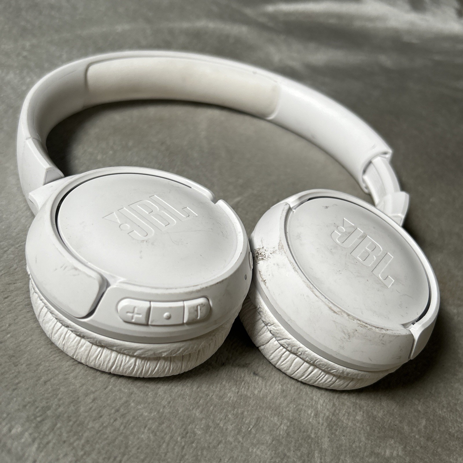 JBL TUNE 520BTR wireless on-ear headphones WHITE