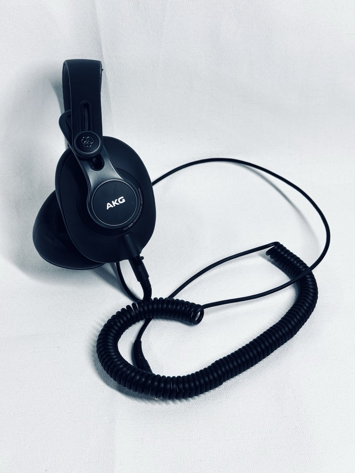 AKG K371 Over-Ear Closed-Back Pro Studio Headphones 50MM Drivers 3 Cables Bag
