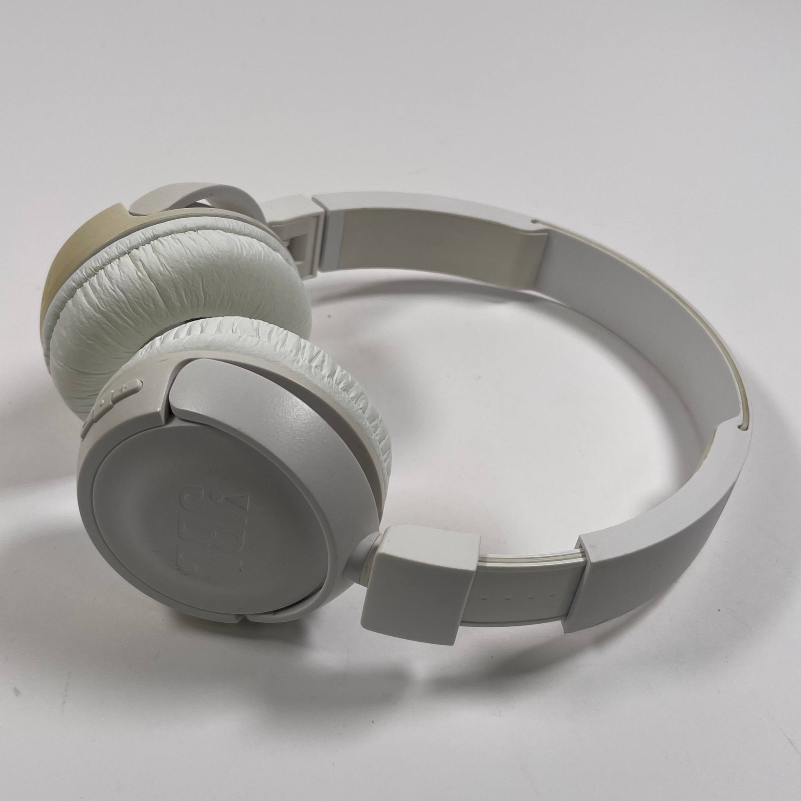 JBL T450BT Wireless On-Ear Headphones with Built-in Remote and Microphone White