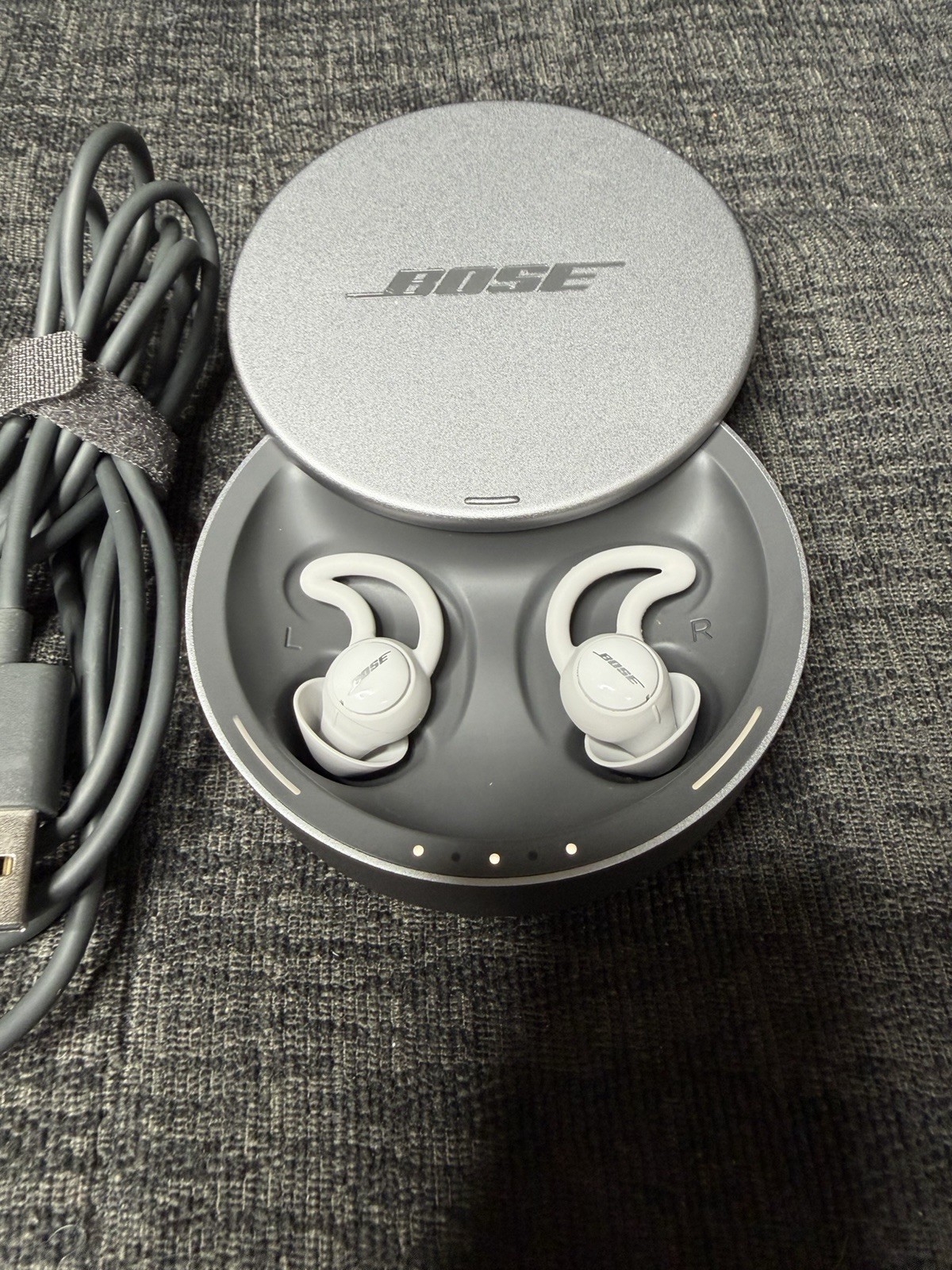 Bose Noise-Masking Sleepbuds 785593-0010 With Charger *UNTESTED*