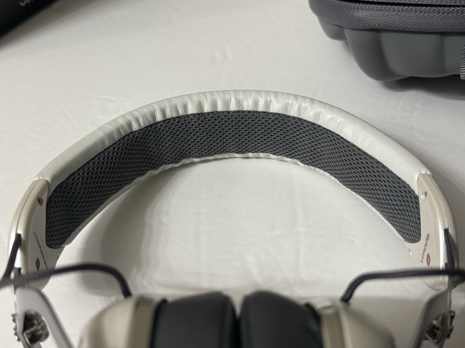 V-Moda Crossfade M-100 Over-Ear Headphones – White Silver Grey XL Pads