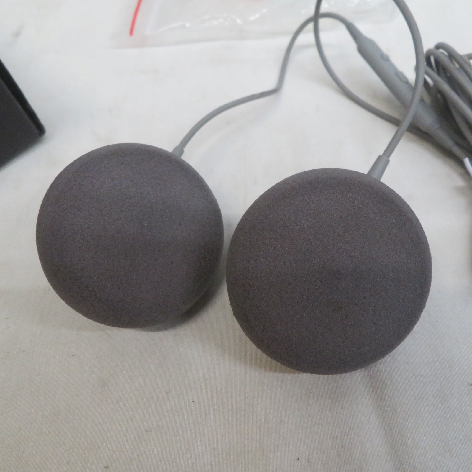 AIAIAI USB-C Headphones with mic & Volume Control (iPhone users see description)