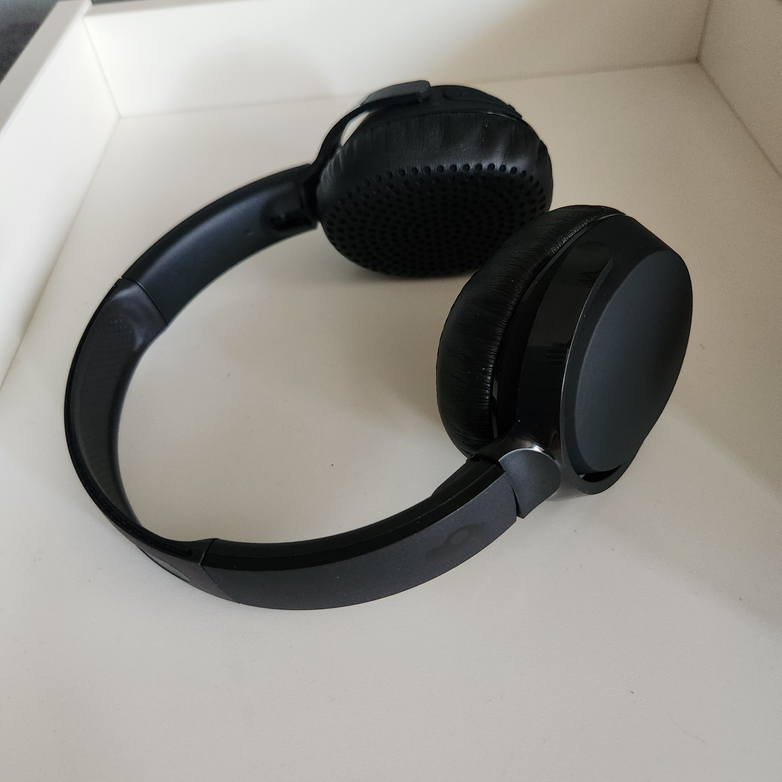 Skullcandy Riff 2 On-Ear Wireless Headphones Black 34 Hour Battery S5PRW-P740