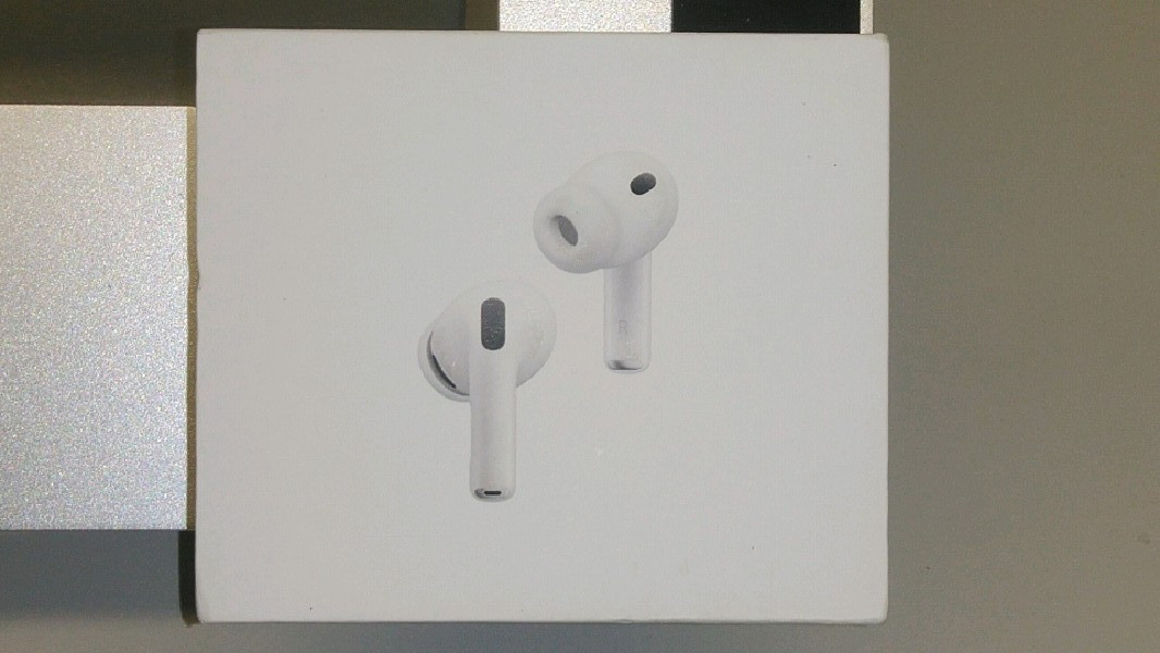 Apple AirPods Pro 3 White Wireless Earbuds ANC Spatial Audio Heart Rate Sensing