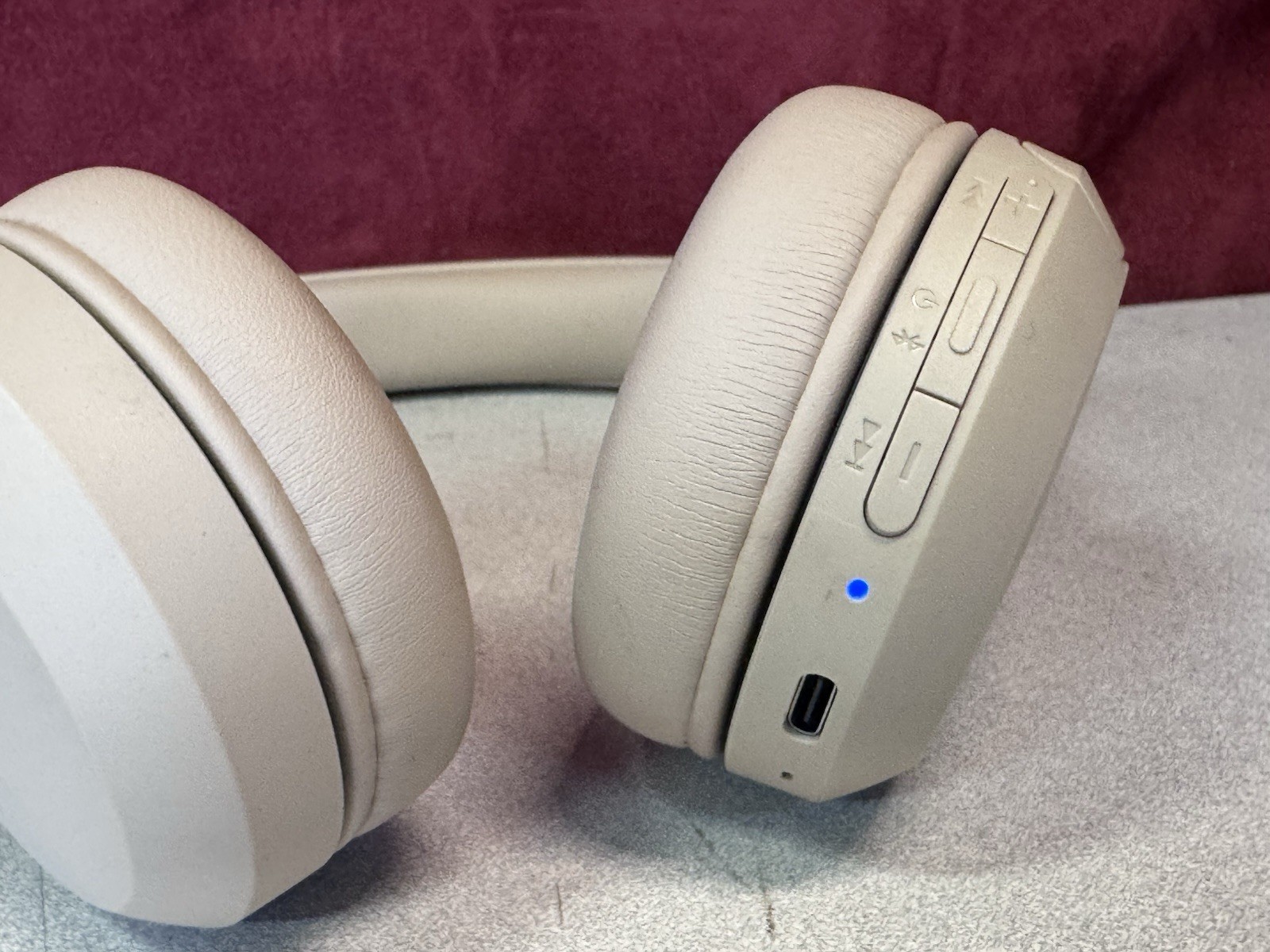 Sony Over Ear Wireless Bluetooth Headphones WHCH520 – BEIGE