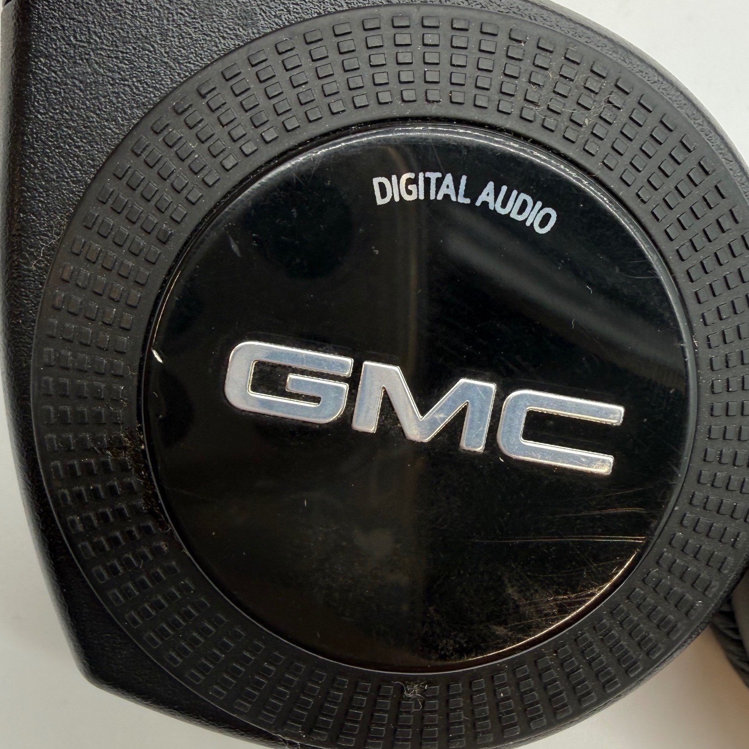 GMC Wireless Infrared IR Headphones Rear Seat Entertainment System Dual CH