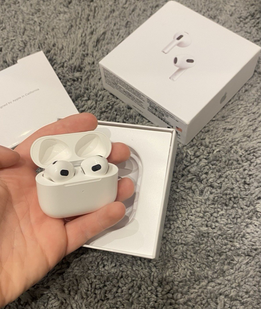 Apple AirPods (3rd Generation) Wireless Earbuds with Charging Case White