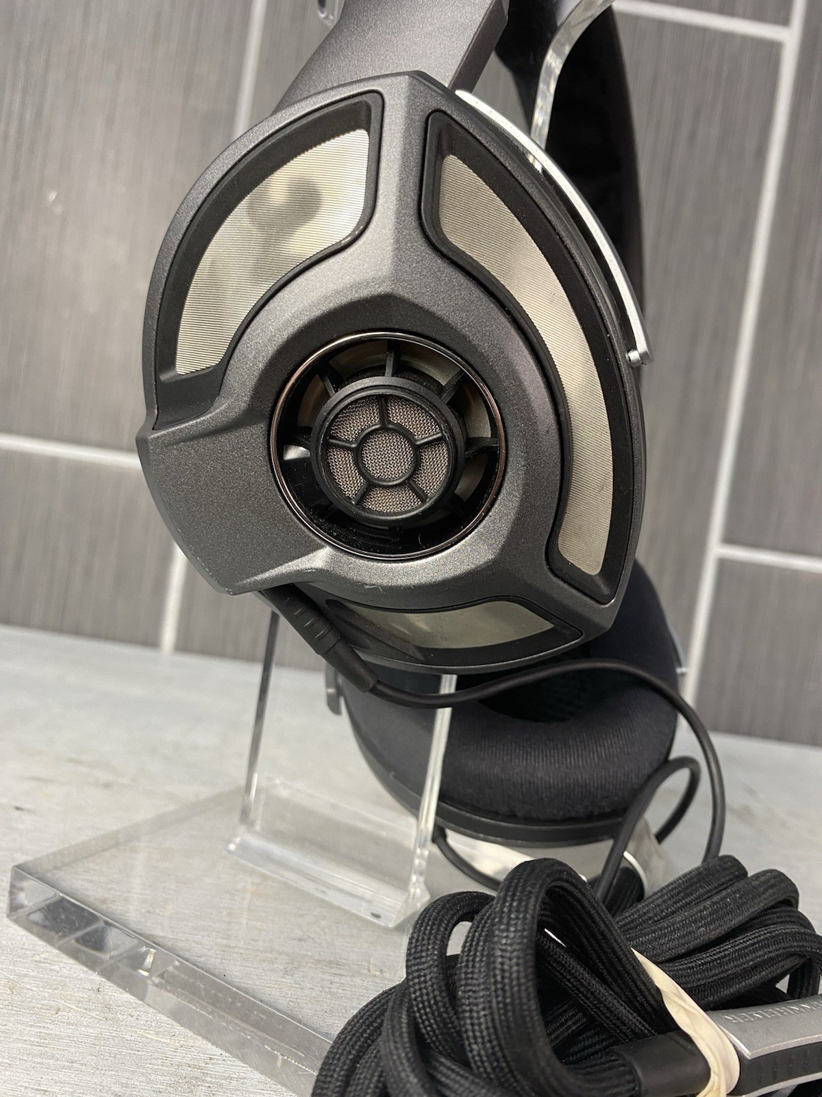 Sennheiser HD 700 Over The Ear Headphones Wired Vibration Damping 10Hz – 42kHz