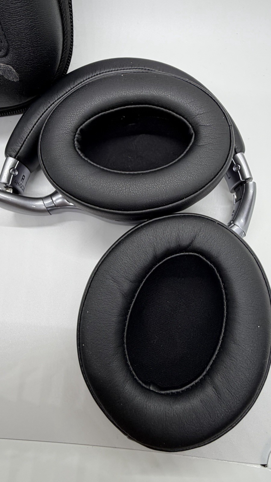 Denon, Turkish Airlines Headphones, carrying case Black and Silver, adjustable