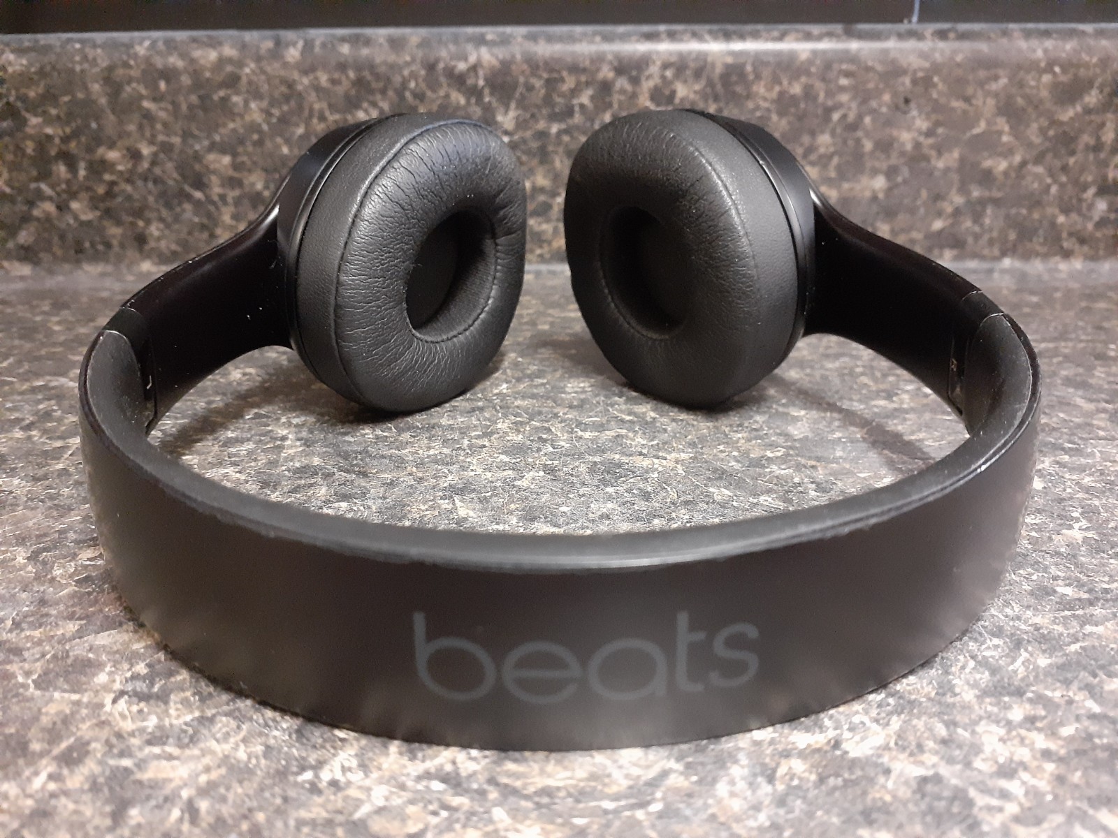 (RI4) Beats by Dr. Dre Solo3 On Ear Wireless Headphones – Matte Black – W/ Pouch