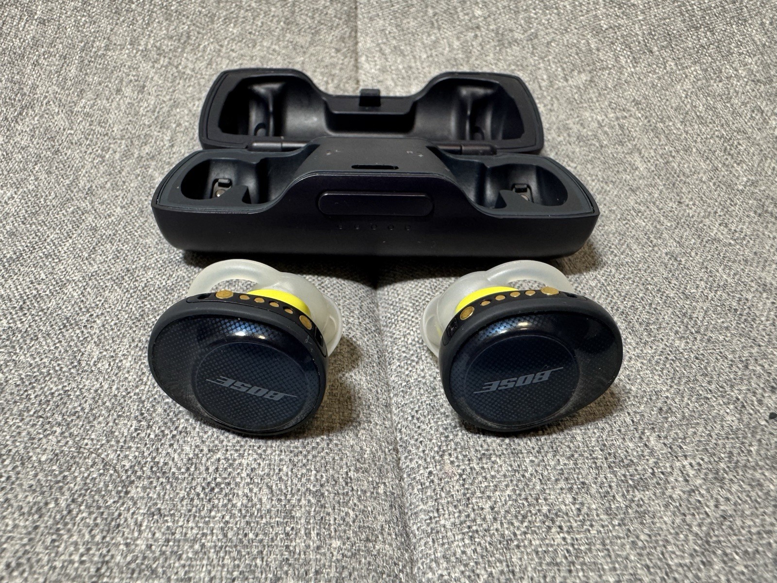 Bose SoundSport Free Wireless Earbuds Headphones Right-Work/Left-Not Working