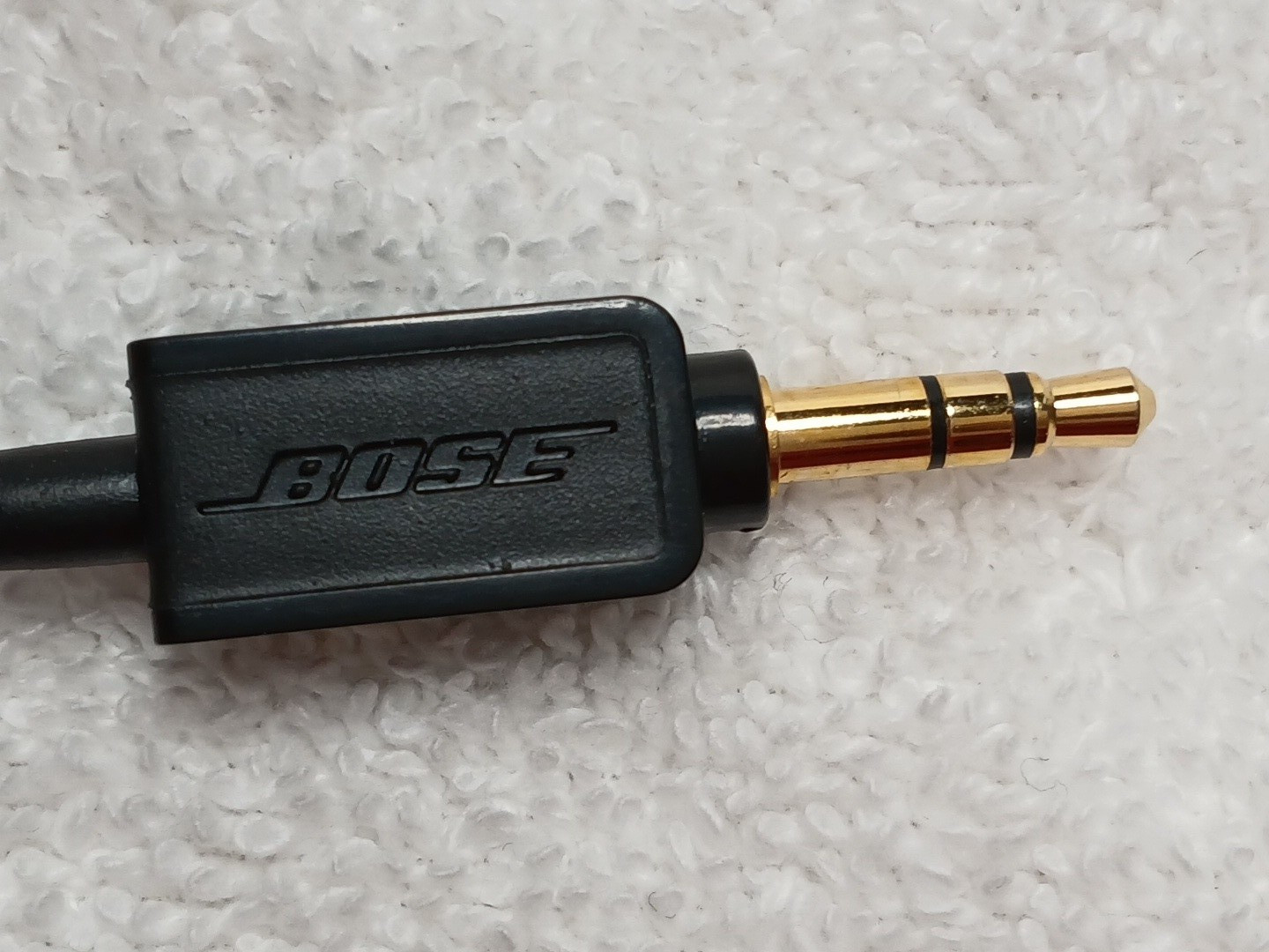 Bose IE2 In-Ear Wired Audio Headphones 3.5mm Jack Black White Cord TriPort VTG