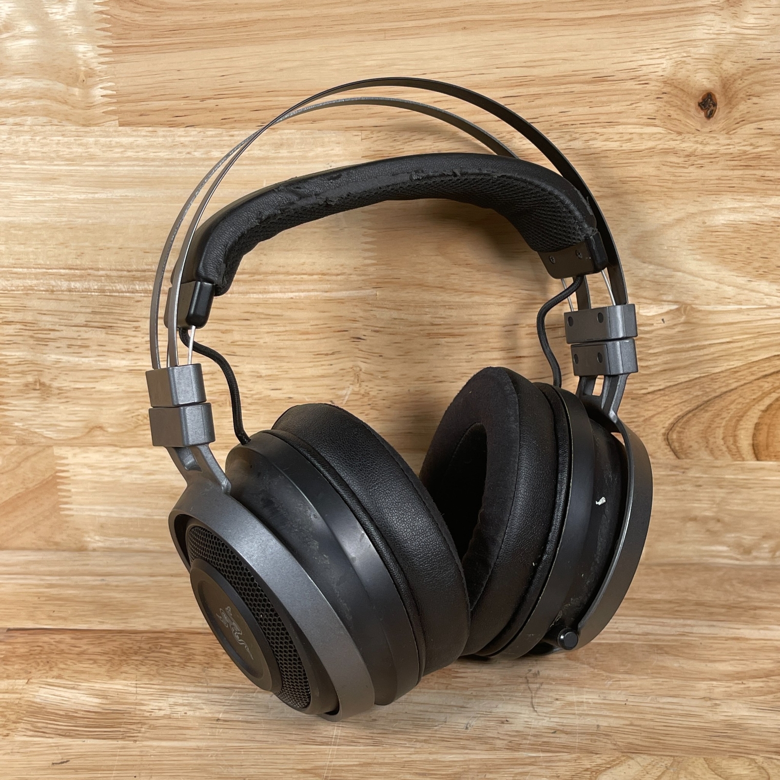 Razer Nari Black Wireless Retractable Mic Swivel Cups Over-Ear Gaming Headset