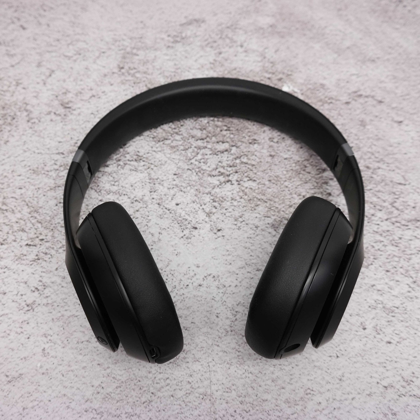 Beats by Dr. Dre Studio Pro Over Ear Headphones MQTP3LL/A Black BROKEN