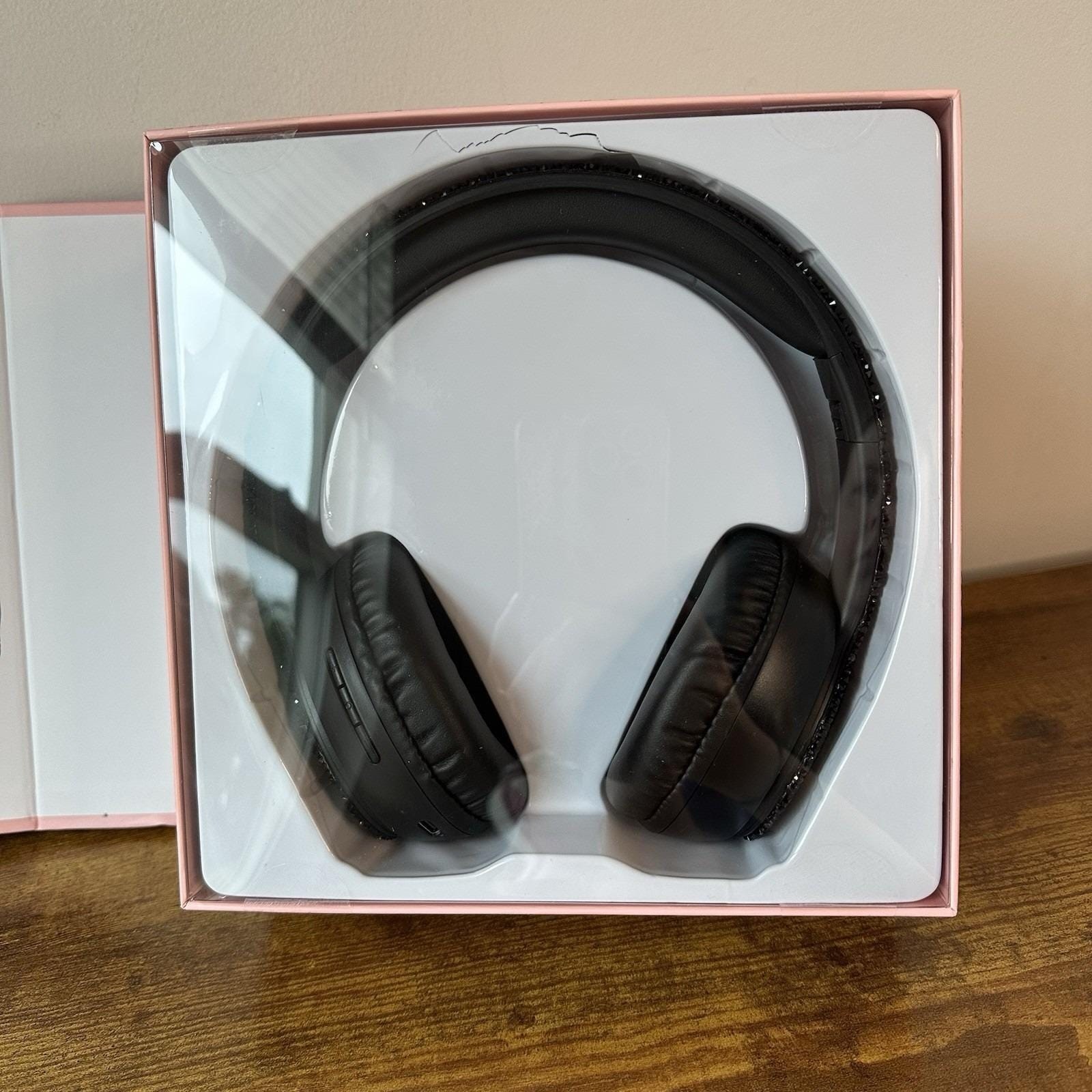 New Juicy Couture Wireless Headphones Bedazzled Gems Black Bluetooth Electronics