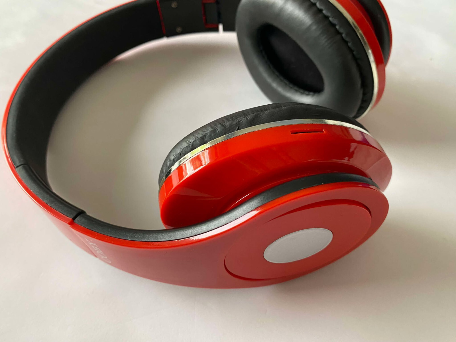 COBY RED HEADPHONES – Over the ear muff Soft Foldable wireless listen VERY GOOD