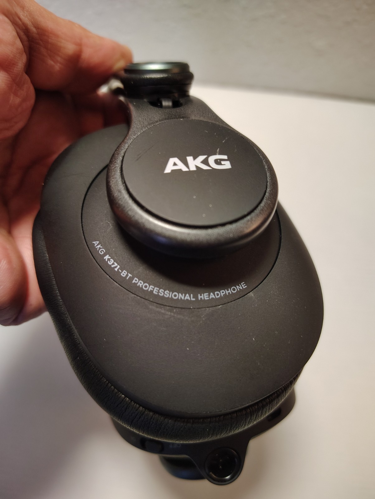 AKG K371-BT Bluetooth Wireless Closed Back Headphones In Good Condition (READ)