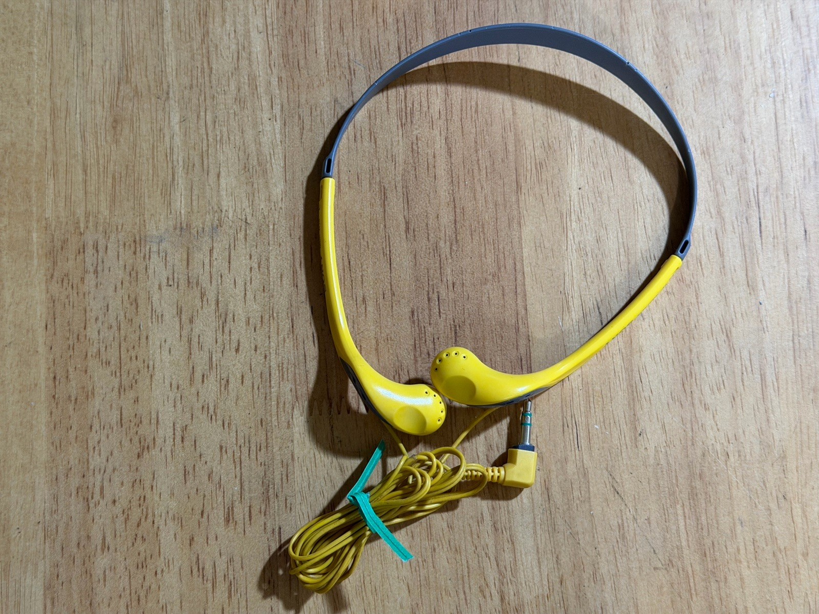 Sony Sports MDR-W14 Walkman Headphones Head Phones Yellow/Grey – Works Great!