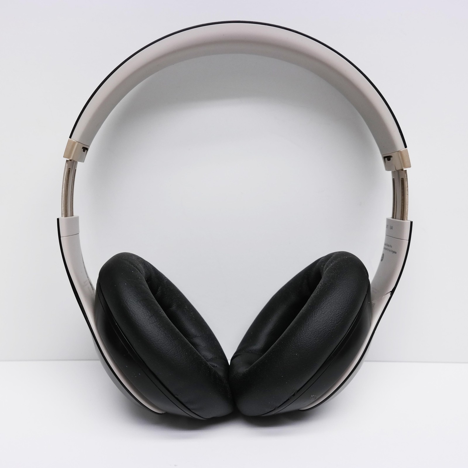 Beats Studio Pro Wireless Over-the-Ear Headphones Black Gold MC2N4LL/A READ