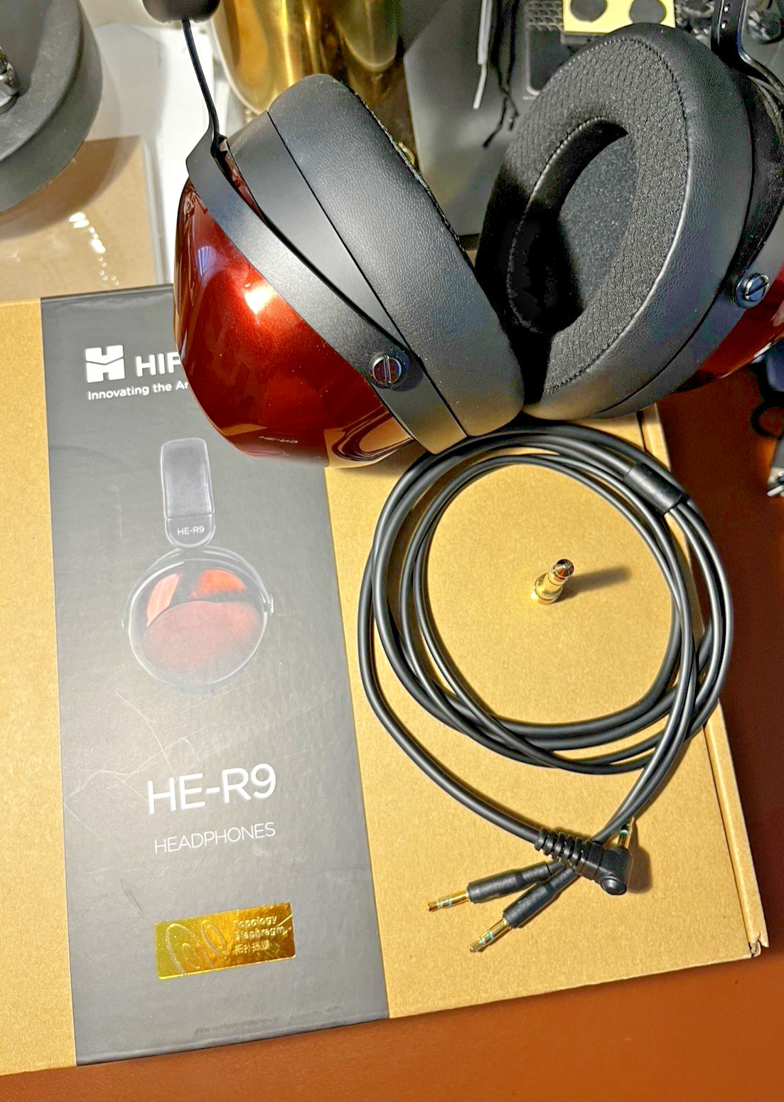 HiFiMAN HE-R9 Over-Ear Headphones 3.5mm Detachable Cable Black/Red
