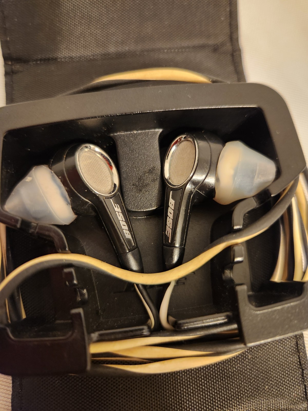 Bose In-Ear Headphones Wired Earbuds Black Cream With Carrying Case