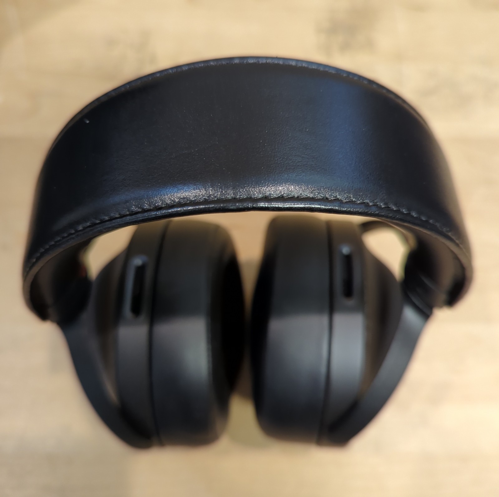 Sony MDR-Z1R Premium Hi-Res Closed-Back Over-Ear Headphones + Box & Accessories