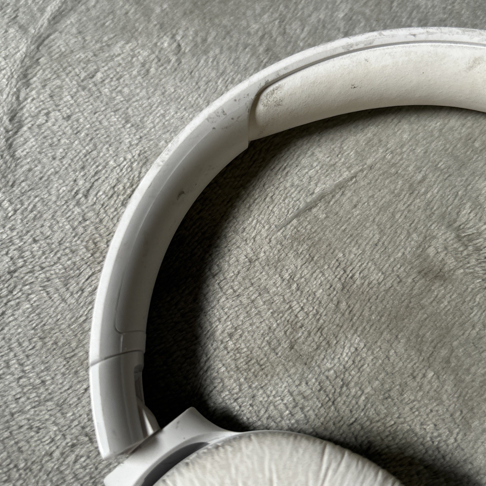 JBL TUNE 520BTR wireless on-ear headphones WHITE