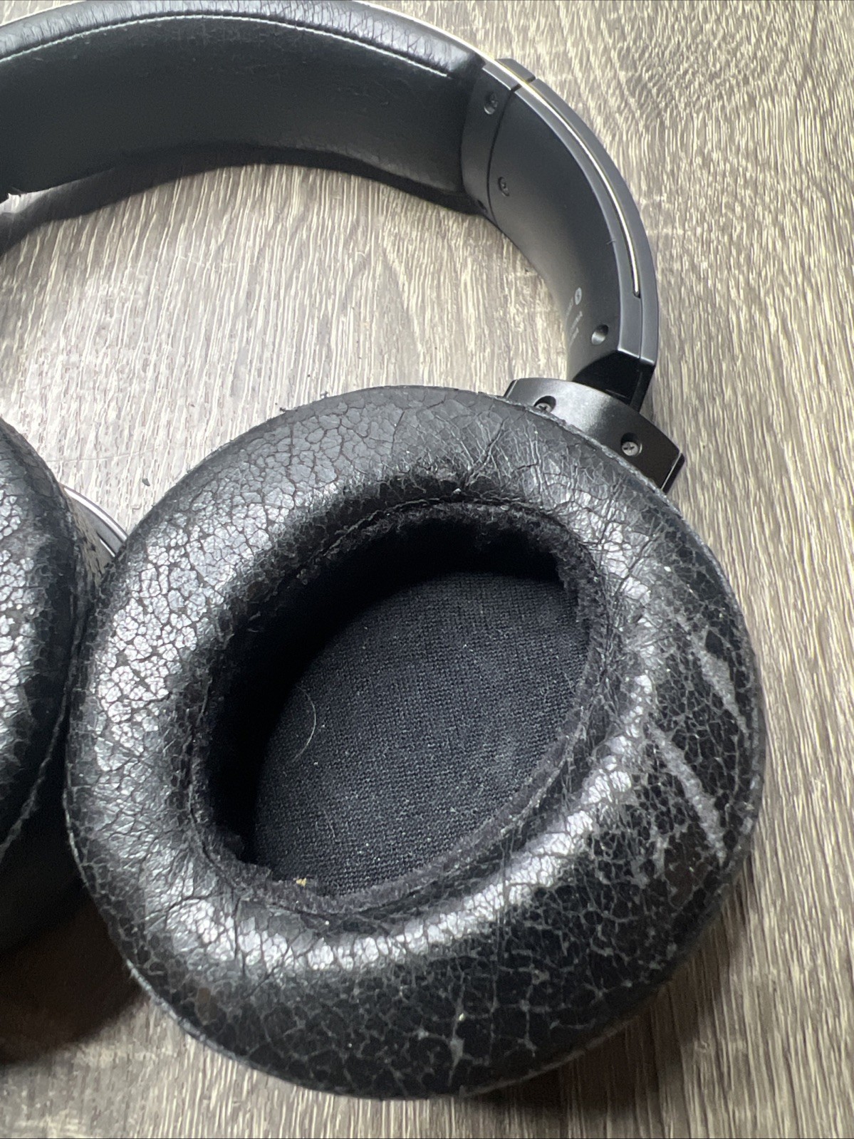 Sony MDR-XB950BT Wireless Bluetooth Over Ear Headphones Black Extra Bass