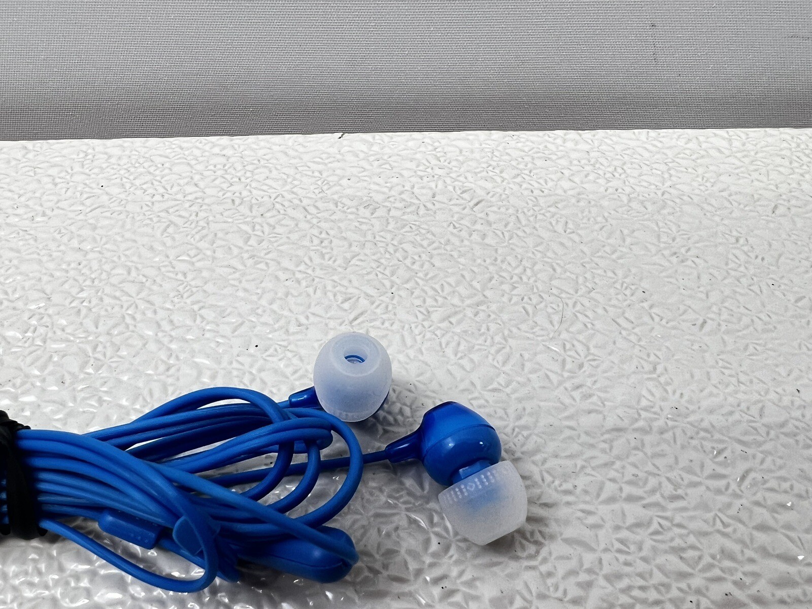Sony MDR-EX14APin-Ear Earbud Headphones with Mic (Blue) (IL/RT6-18390-MDR-EX1…