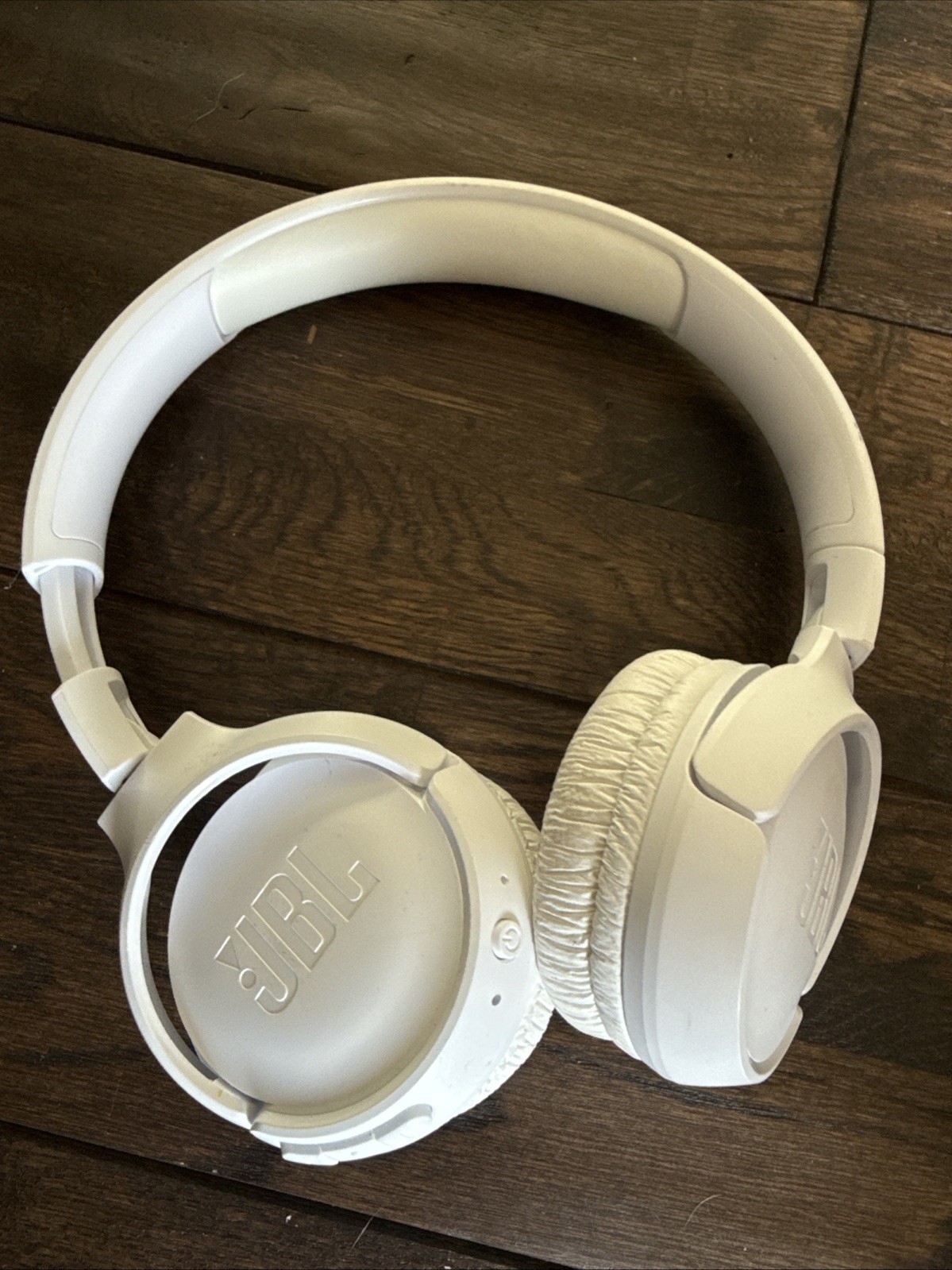 JBL Tune 510BT, Wireless on-ear headphones.