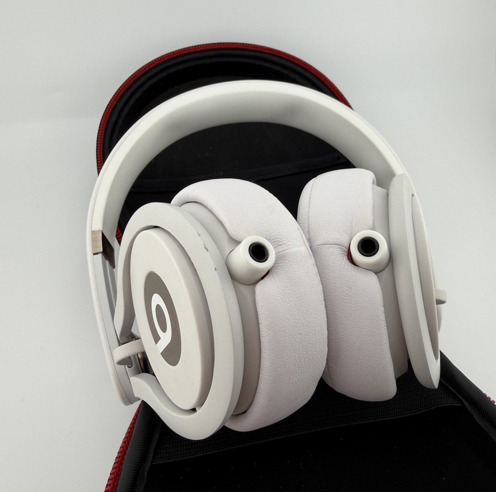 Beats by Dr. Dre Beats Mixr Mixer Headphones & Case – White/Gold Limited (VNDS)
