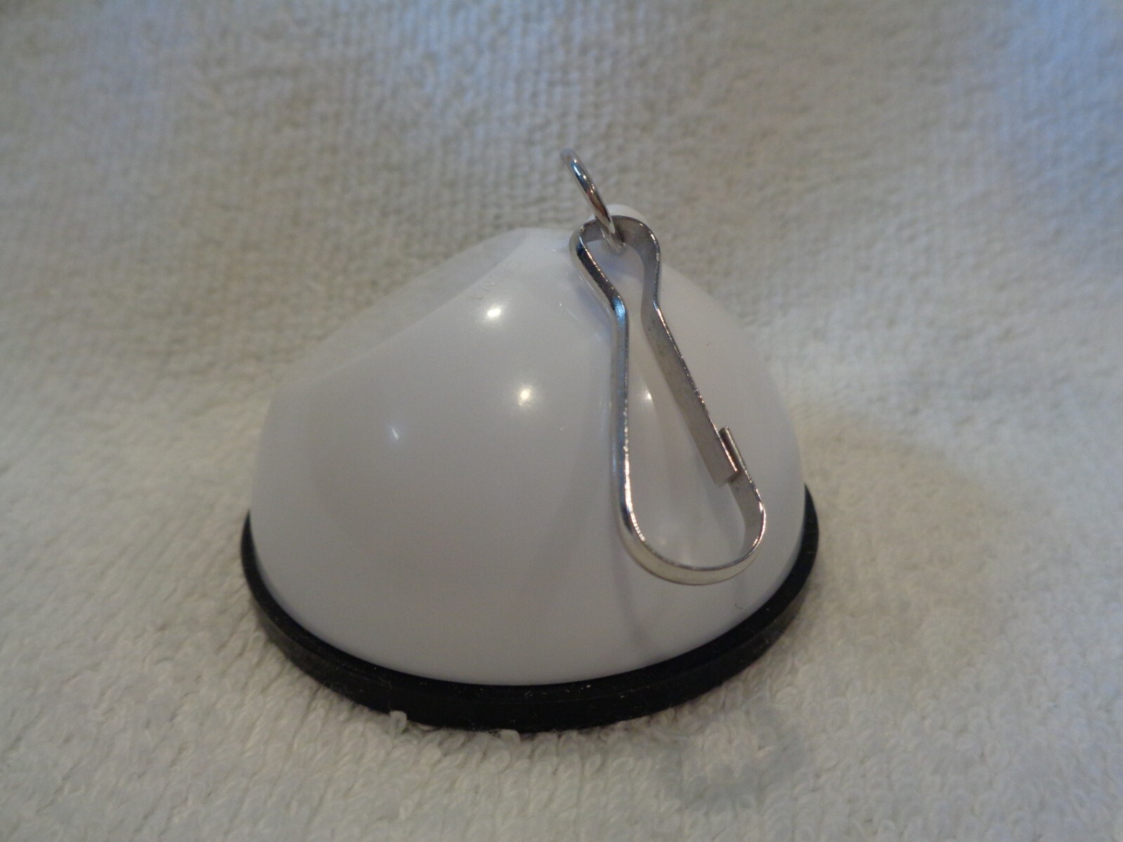 MTV Earbud Keychain Holder Headphone Pod White Plastic 3mm Jack Accessories NEW