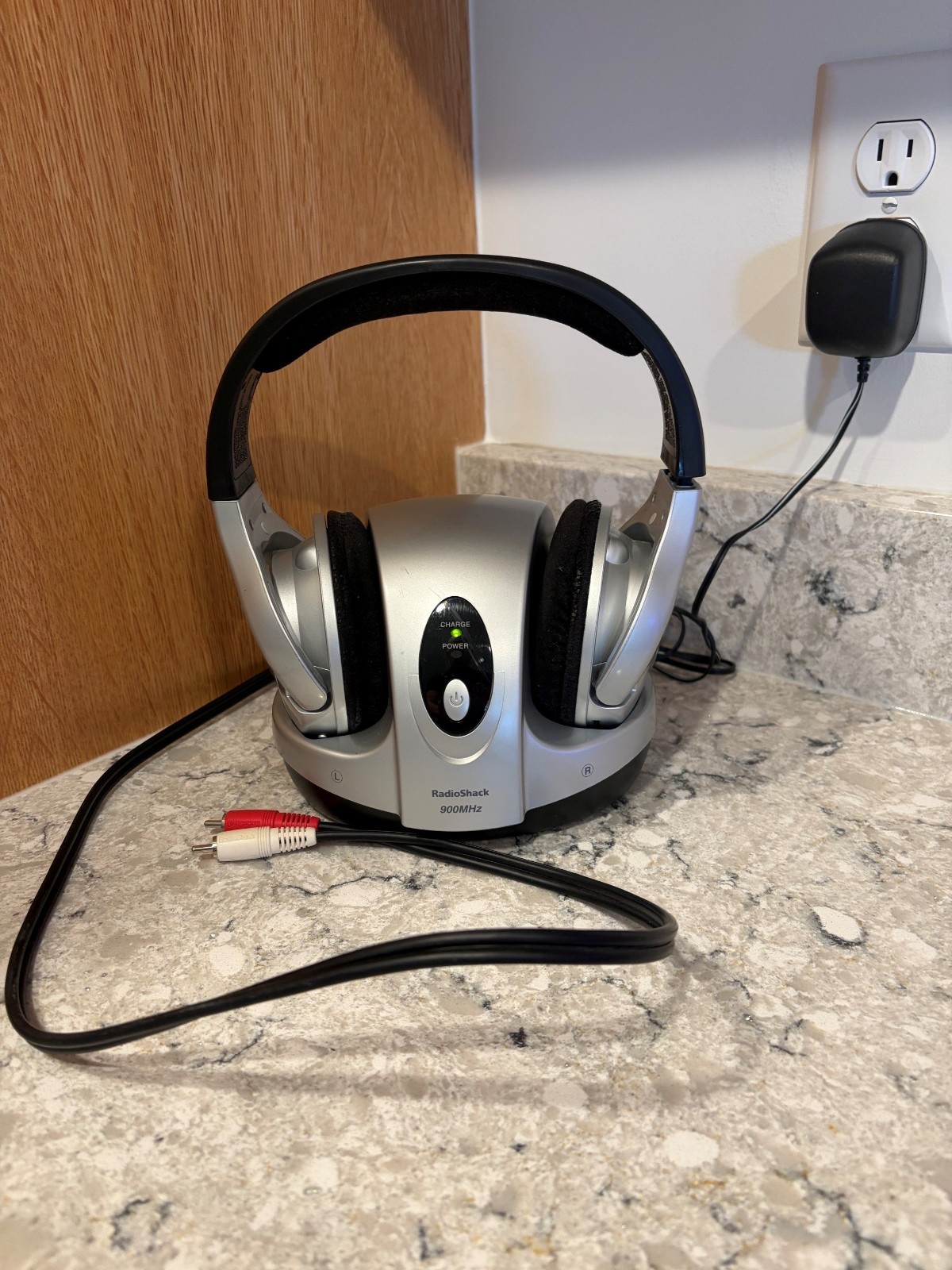 RadioShack 900MHz Rechargeable Analog Wireless Stereo Headphones 33-1197 Tested