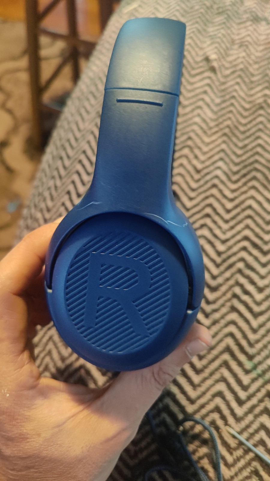 Headphones Adjustable Sound Choose Between 94db-84db Pause And Unpause Button