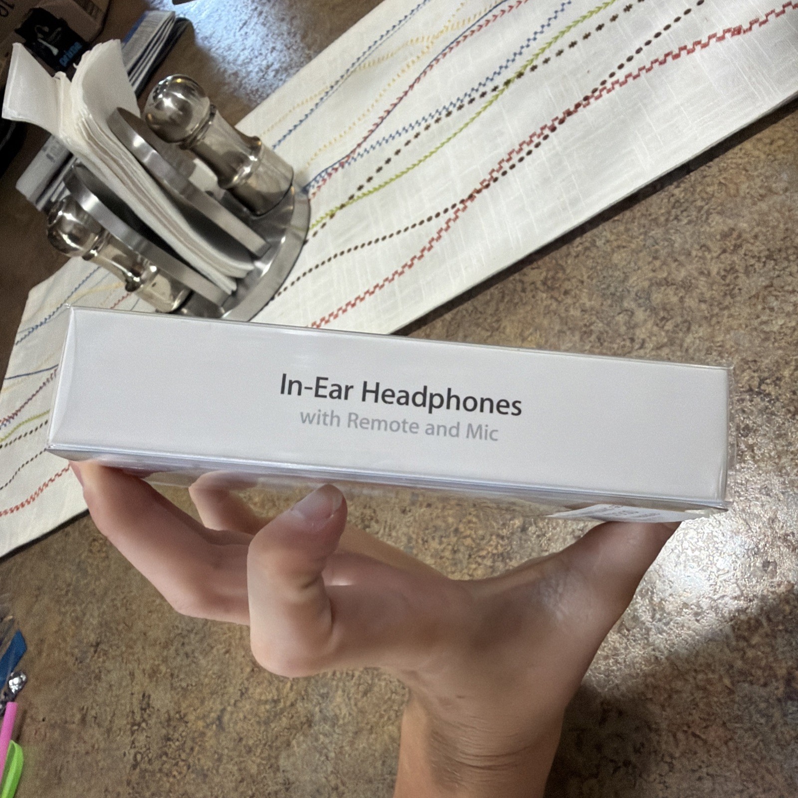 Apple Binaural In-Ear Headset Earbud Headphones Remote and Mic (MA850G/A)