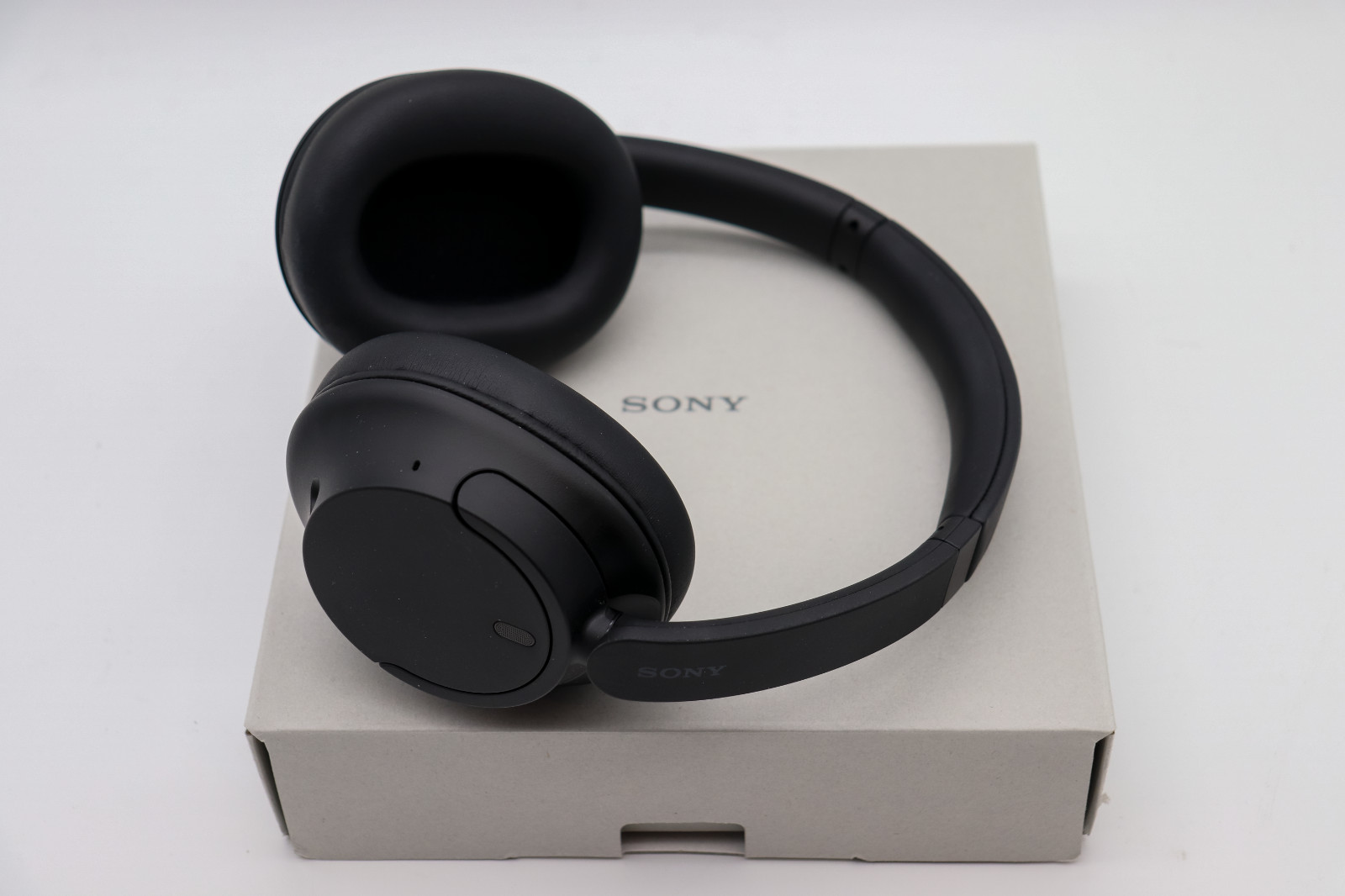 Sony WH-CH720N Noise Canceling, Bluetooth , Alexa Built-In – New