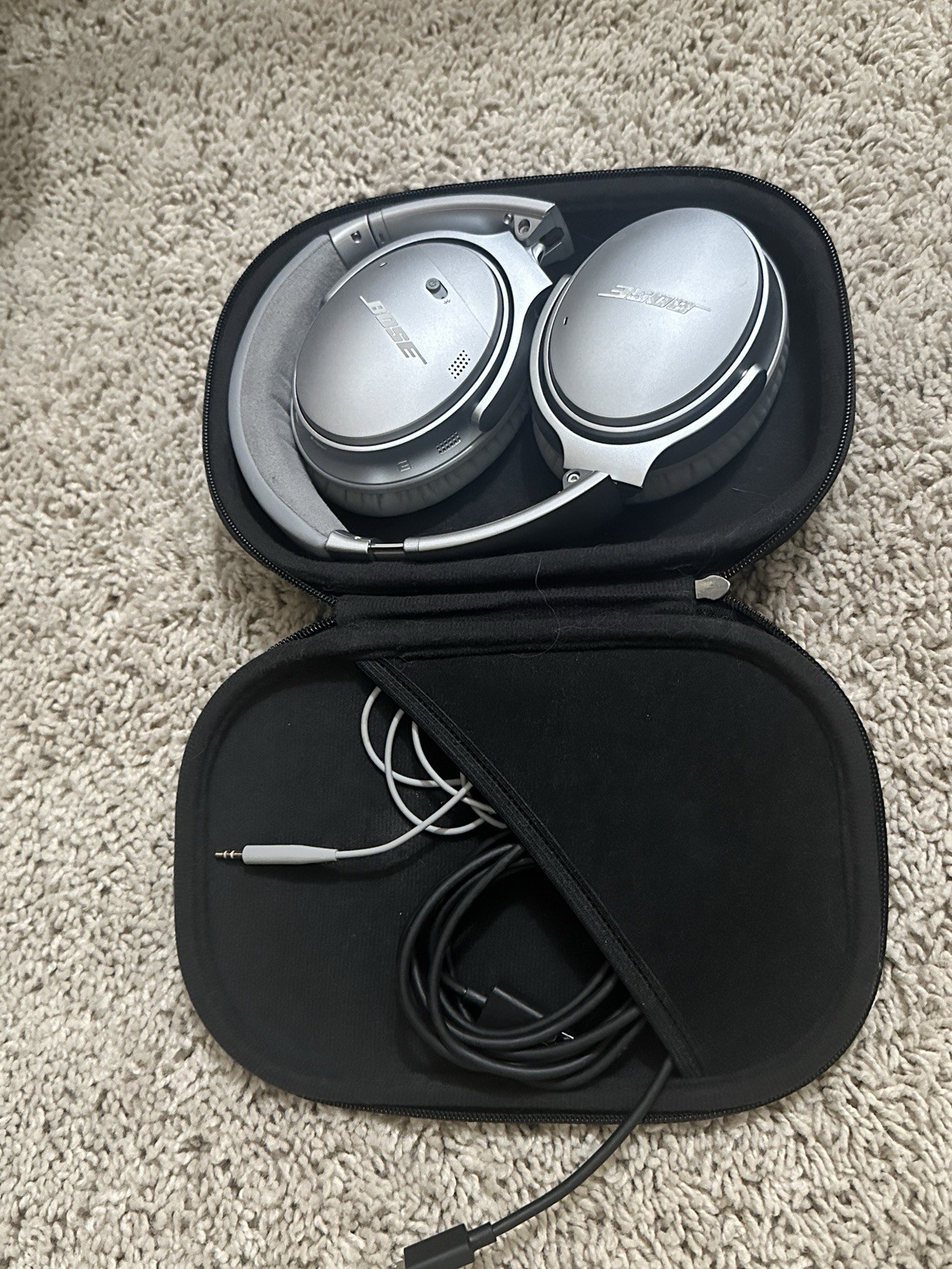 Bose QuietComfort 35 Over-Ear wireless Noise canceling w case