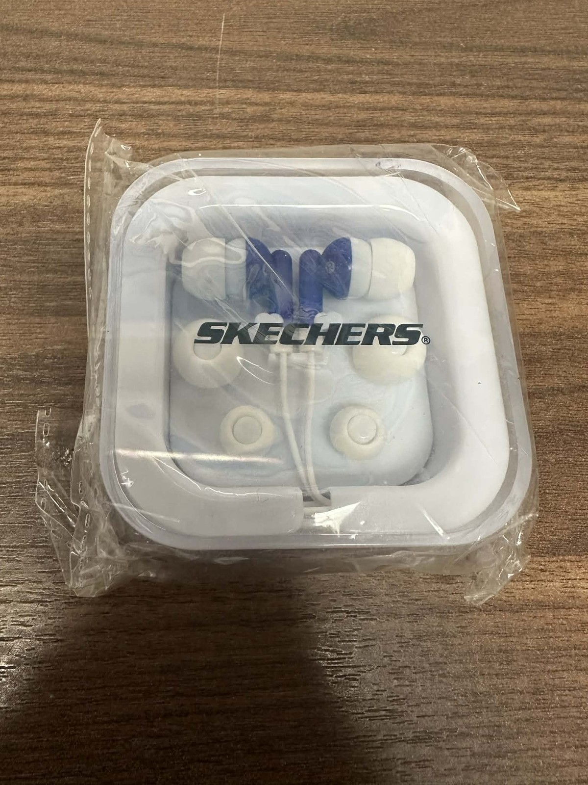 Sketchers Blue And White 3.5 mm Wired Earbuds Earphones Headphones Brand New 8E