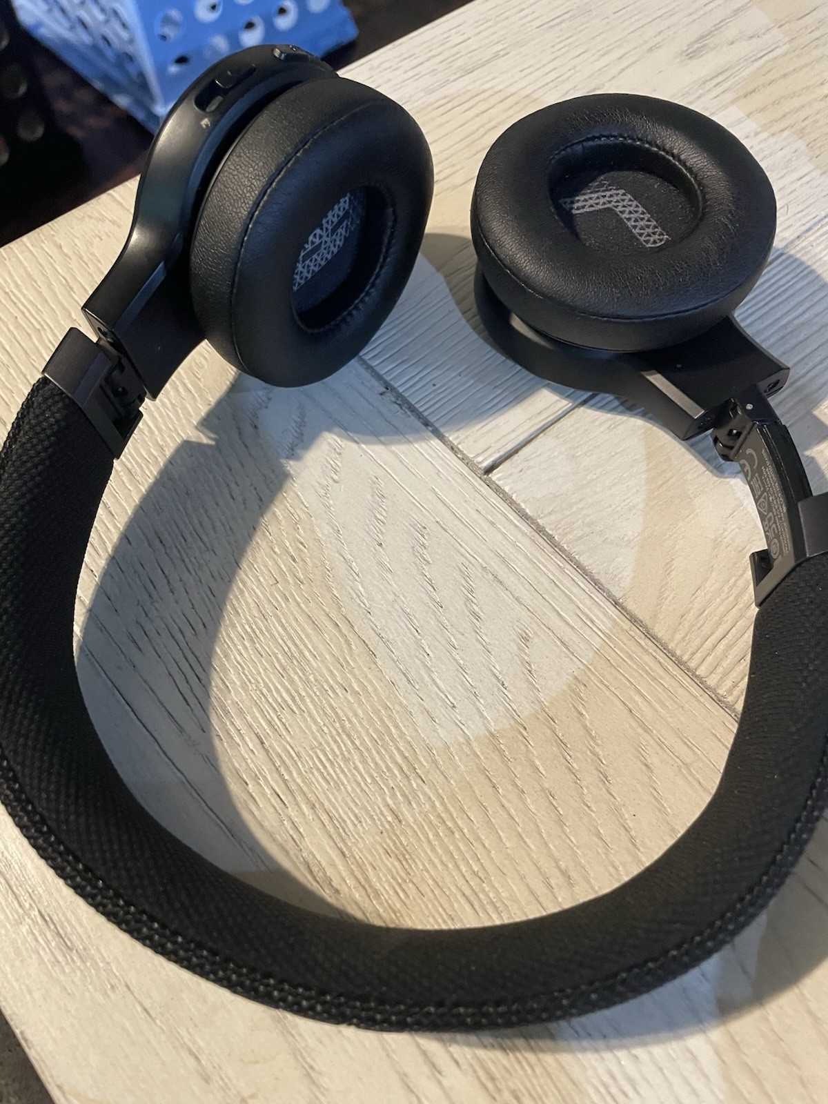 JBL Live 460NC Wireless On-Ear Noise-Cancelling Headphones – Black