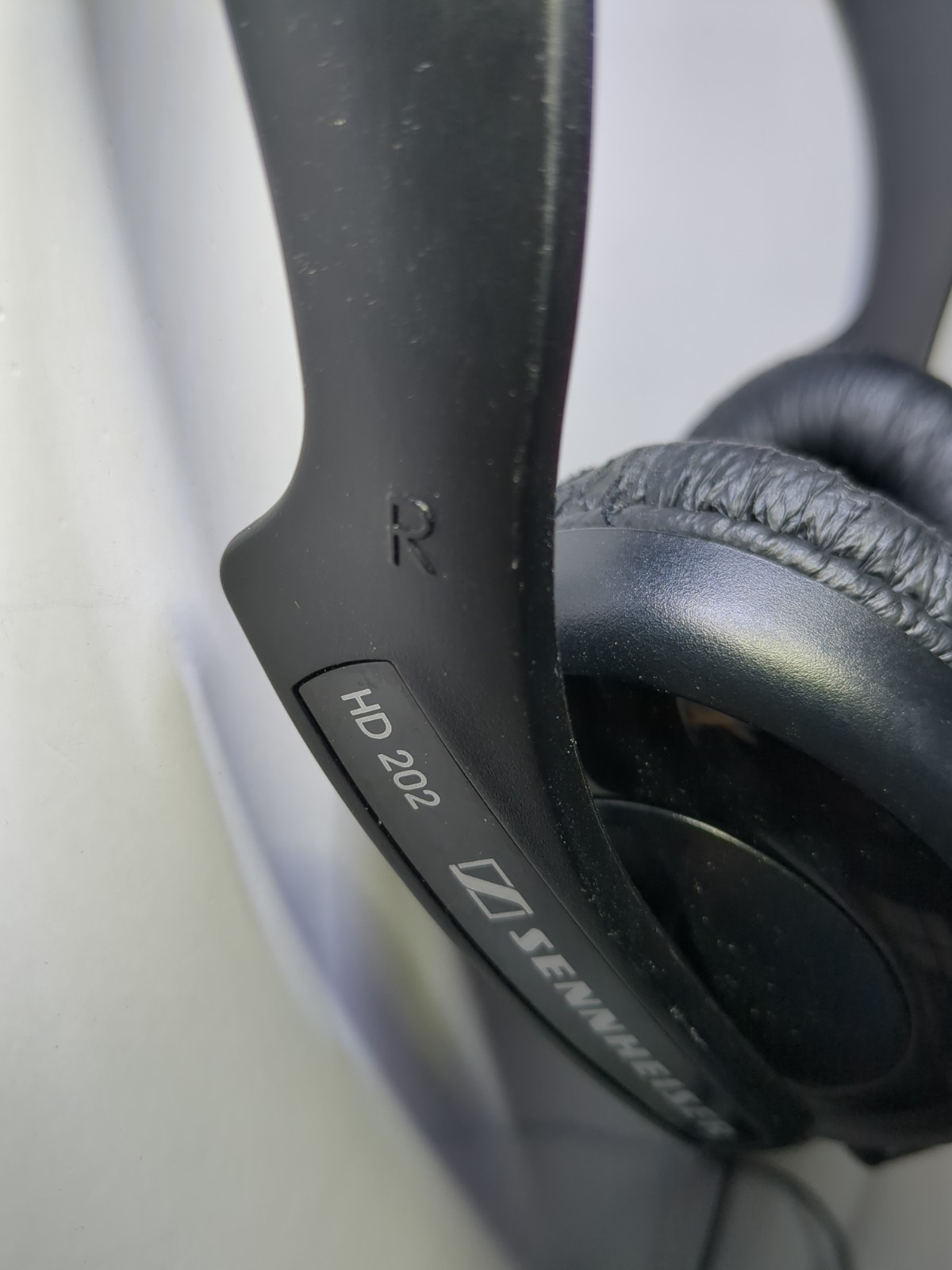 Sennheiser HD 202 Wired Headphones Black 3.5mm Jack Over Ear Tested Works